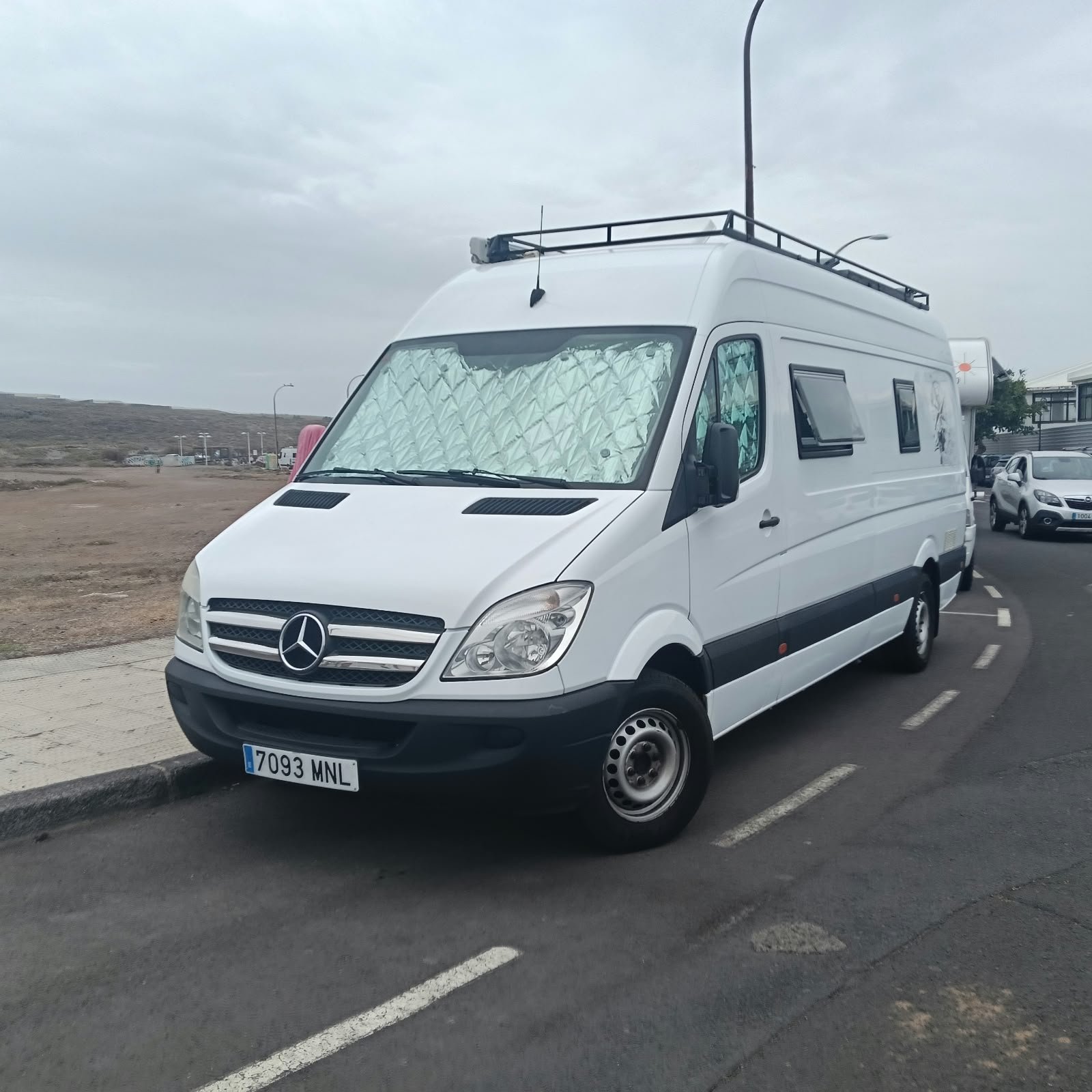 Camper Mercedes Sprinter 313 de Valle Camper, vehículo real preparado para rutas por Tenerife